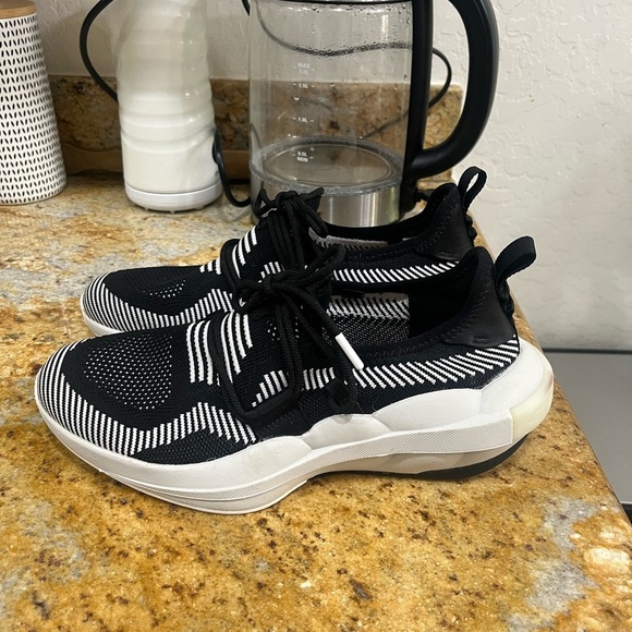 Sorel Women's Explorer Defy Low size 8 - Picture 3 of 9